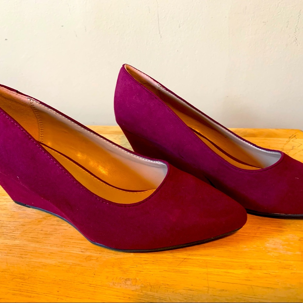 Lane Bryant Wedge 9 Wide. New in box. Dark Wine. Never Worn.